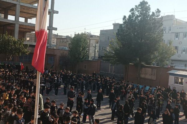 طنین نوای عشق و عزا؛ مراسم عزاداری دهه دوم فاطمیه در مدارس بهارستان‌دو