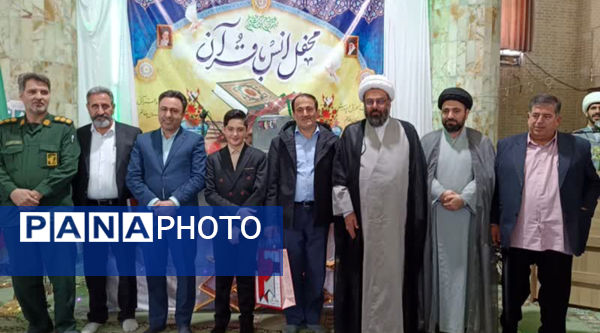  محفل انس با قرآن کریم در شهرستان خاتم 