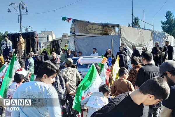 رژه دوچرخه سواران نوجوان به یاد شهدای جنگ تحمیلی سوم 