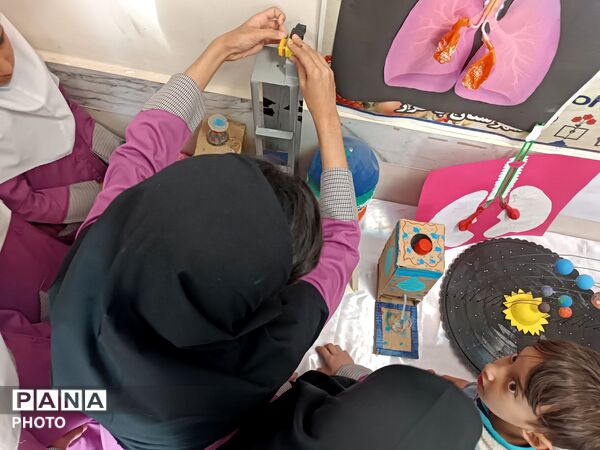 نمایشگاه خلاقیت کودکان مدرسه‌ شهید خدادادی