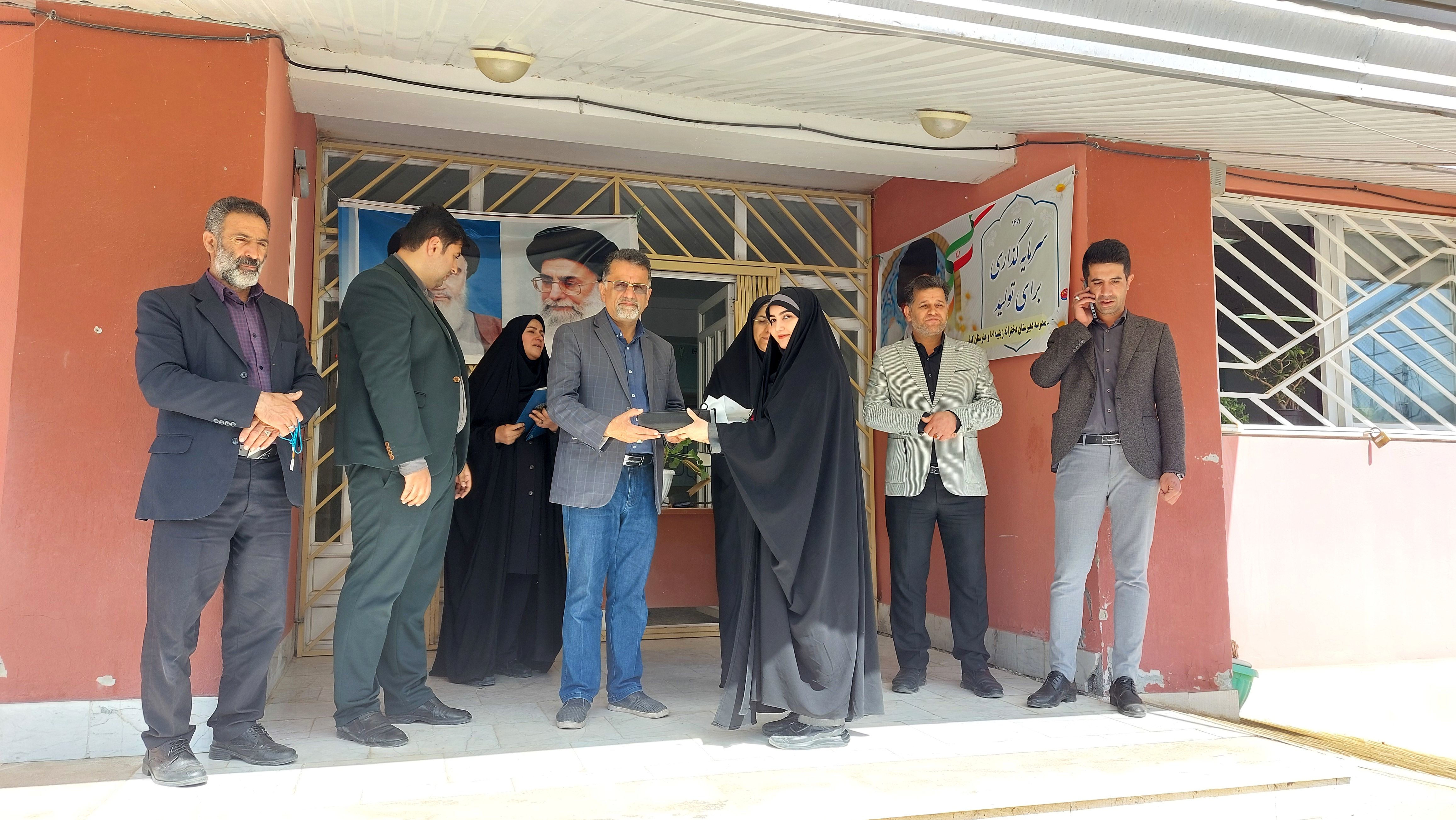 نواخته شدن زنگ سپاس معلم در دبیرستان زینبیه بلده