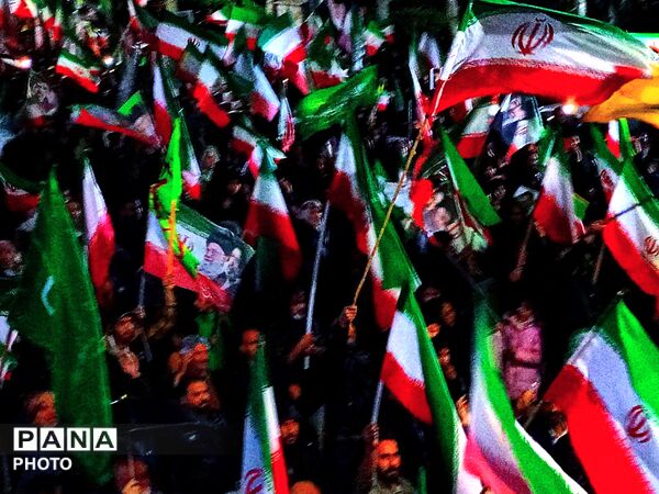 سی و پنجمین شب از حضور حماسی مردم کاشمر زیر باران 