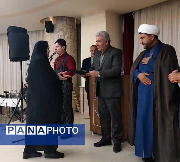 آیین تجلیل ازخادمین مراسم اعتکاف دانش‌آموزی