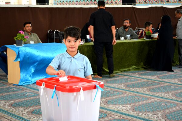 حماسه پرشور مردم نیشابور پای صندوق رأی