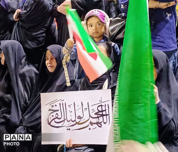 میدان خالی نمیشود 