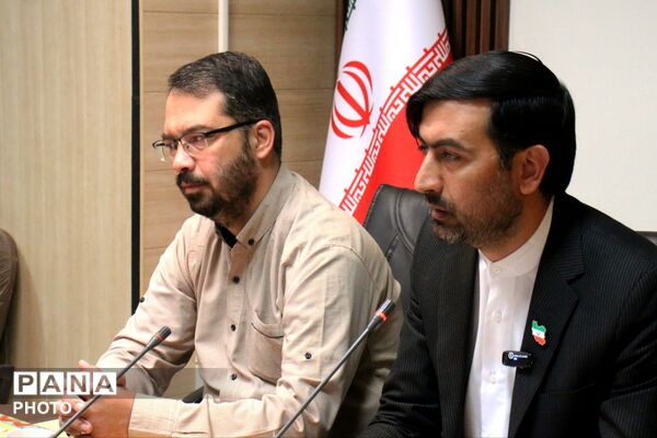 نشست خبری با خبرنگاران پانای کبودرآهنگ در اداره آموزش و پرورش