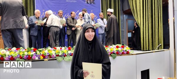 آیین تجلیل از معلمان برگزیده مدارس غیردولتی استان قم