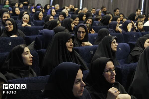 همایش تجلیل از معلمان در ساری
