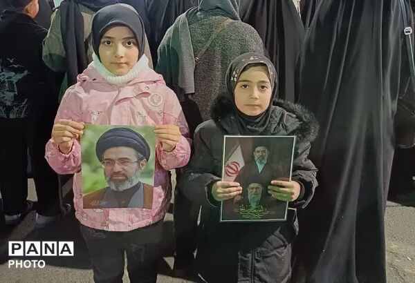 حضور کودکان غیور دهه نودی در راهپیمایی هر شب