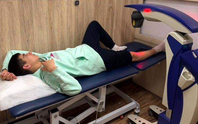 پیگیری روند درمان نابغه تنیس روی‌میز ایران