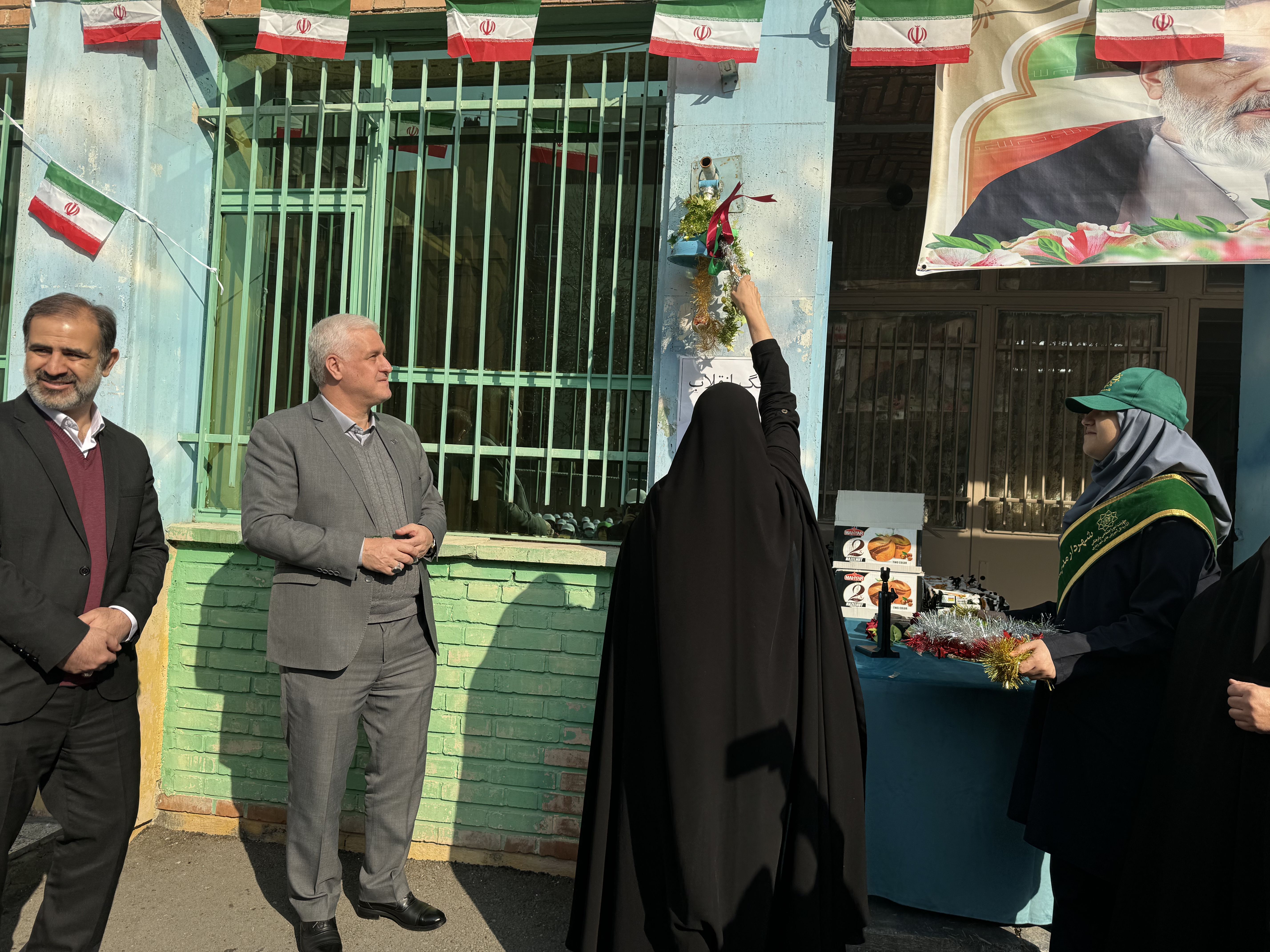 زنگ انقلاب در منطقه ۱۶