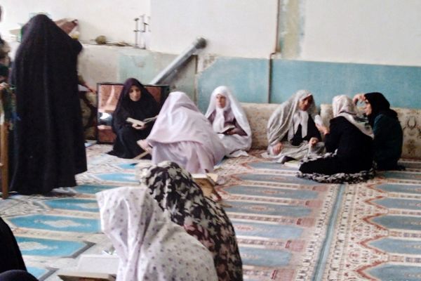 اعتکاف دانش آموزی در مسجد حضرت ابوالفضل(ع) خرم آباد