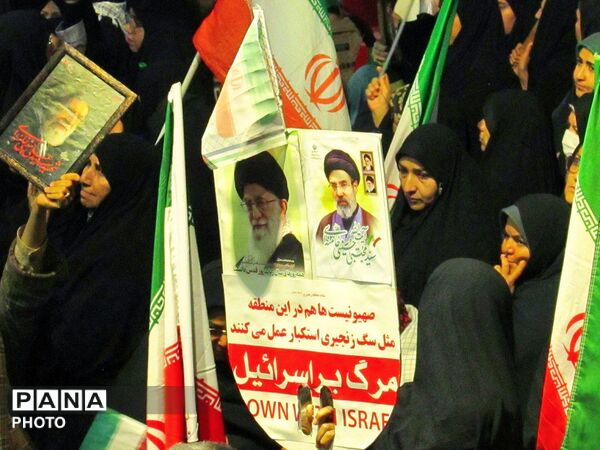 احساسات و سخنان مردم کاشمر بر روی دستان گرفته شد