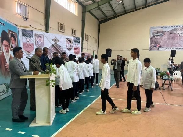 حضور پرشور دانش‌آموزان فین در جشن ۲۲ بهمن