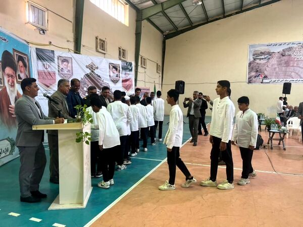 حضور پرشور دانش‌آموزان فین در جشن ۲۲ بهمن