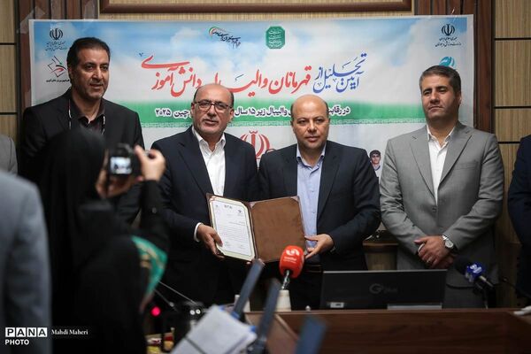 مراسم تجلیل از قهرمانان والیبال دانش‌آموزی ایران