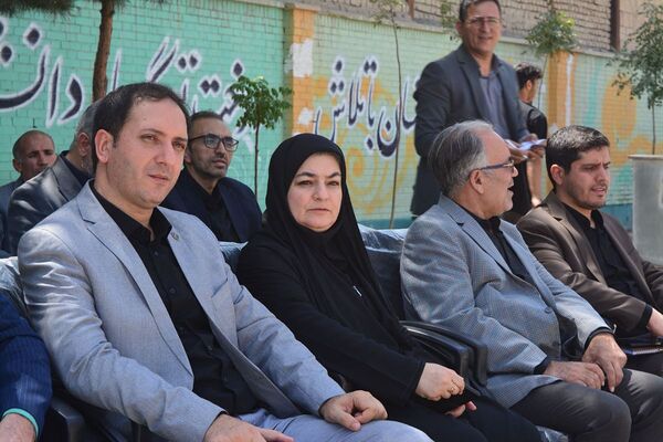 برگزاری آیین افتتاحیه زمین چمن مصنوعی هنرستان صنعت پژوهشان و مدرسه سردار سلیمانی بهارستان ۲