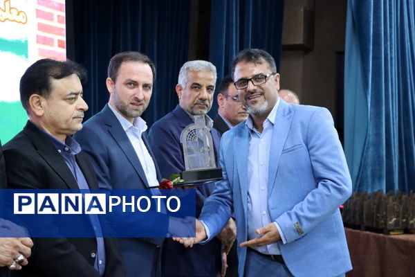 تجلیل از معلمان نمونه استان بوشهر 