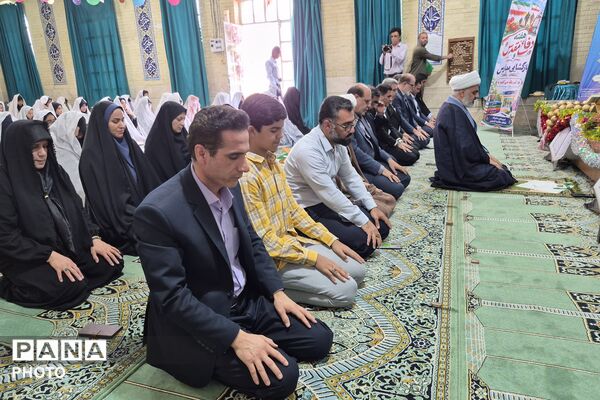 نخستین نماز جماعت سال تحصیلی در ناحیه یک شیراز