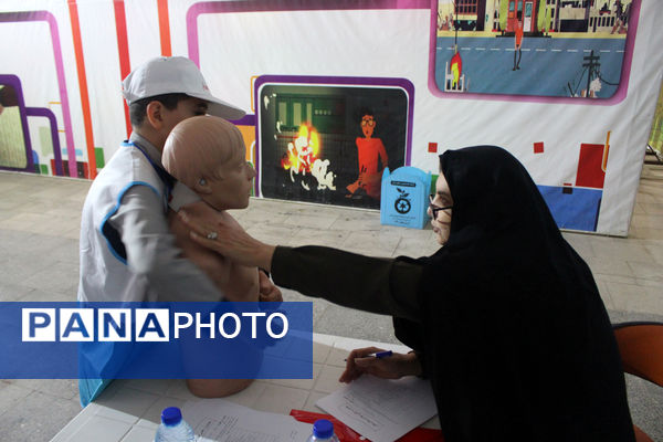 رقابت گروه‌های منتخب مدارس پسرانه استان قم در نخستین جشنواره سفیران سلامت 