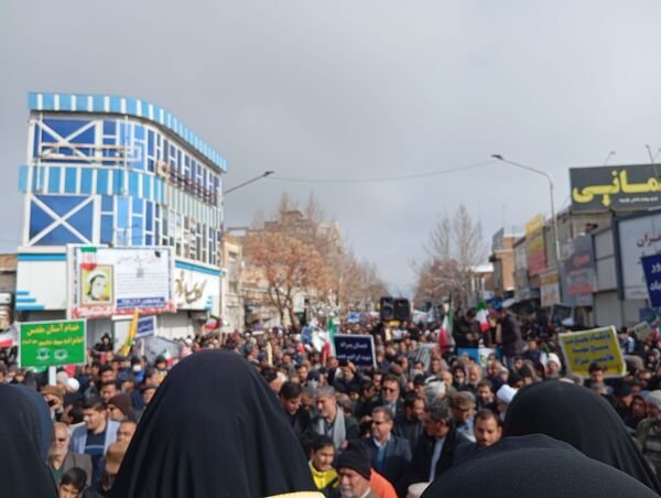 راهپیمایی ۲۲بهمن در شهرستان کاشمر با حضور پر رنگ مردم برگزار شد 