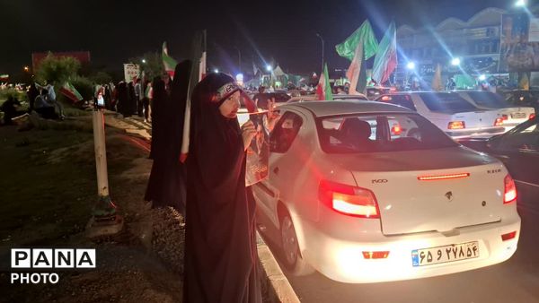 موج هفتادو چهارمین حضور پر شور مردم یزد در میدان