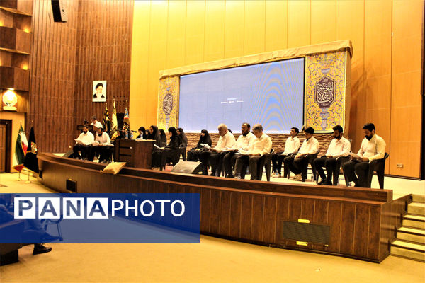 کارگاه نمایشنامه خوانی و نقد فیلم دفاع مقدس در قم