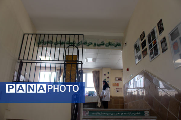 برپایی نمایشگاه هفته مشاغل در هنرستان شهید مهدی هندویان قم