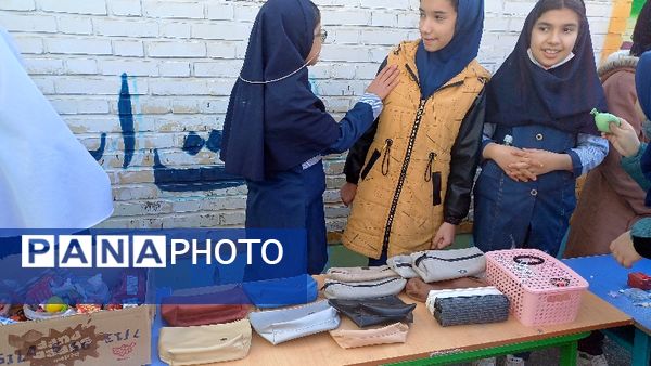 برپایی بازارچه درون مدرسه‌ای در دبستان ربابه هاشمیان یزدی شیروان