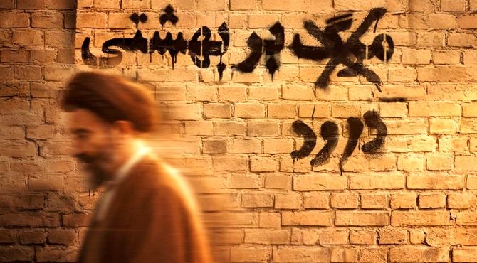 پوستر مستند «عبای سوخته» رونمایی شد / بررسی مناقشات و چالش‌های سیاسی شهید آیت‌الله بهشتی