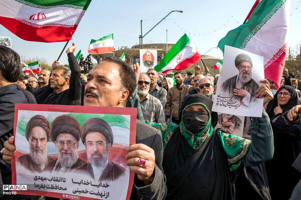تشییع پیکر شهیدان لاریجانی، سلیمانی و شهدای ناوشکن دنا - 2