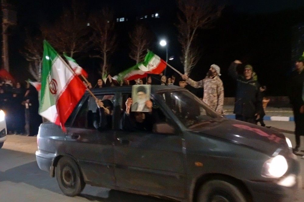 رژه خودرویی به مناسبت شهادت رهبر شهید در شهر بار نیشابور