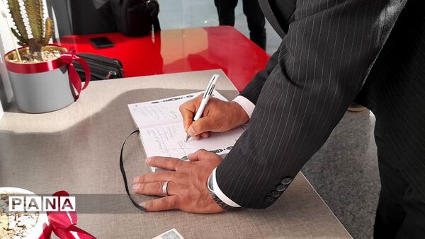 از لنز دوربین تا قاب نمایشگاه؛ تصویری از بیعت و ایستادگی