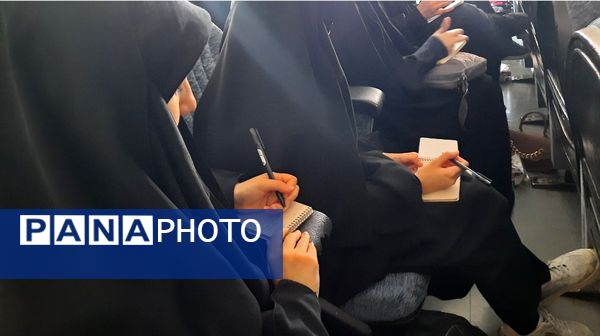 اولین نشست روسای تشکل‌های دانش‌آموزی مدارس سمپاد استان در دبیرستان فرزانگان ۲دوره دوم ناحیه۷ مشهد 