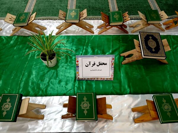 برپایی محفل قرآنی در دبیرستان دارالزهرا(س) قم
