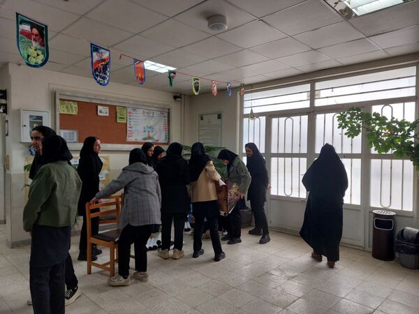 آماده‌سازی مدرسه حجاب باخرز برای دهه فجر و زنگ انقلاب