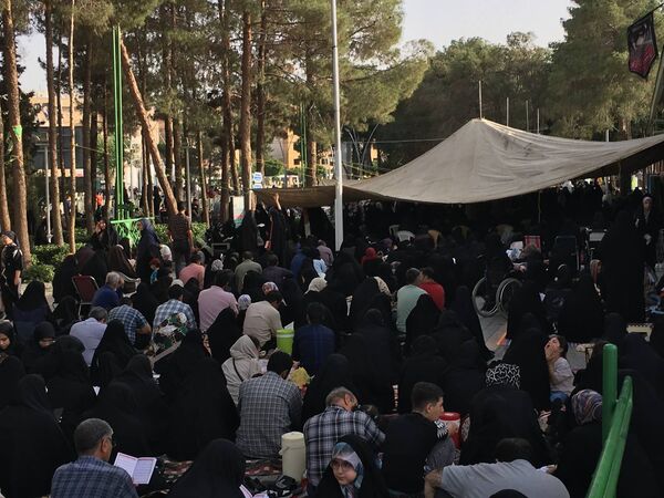 برپایی مراسم دعای عرفه در گلستان شهدای اصفهان