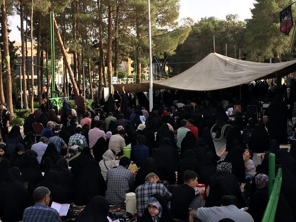 برپایی مراسم دعای عرفه در گلستان شهدای اصفهان