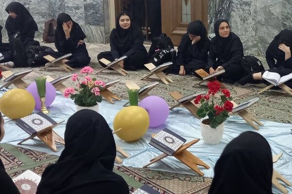  محفل انس با قرآن با حضور خادمین حرم مطهر امام رضا(ع) در مدرسه حضرت زینب(س) ناحیه یک شهرری
