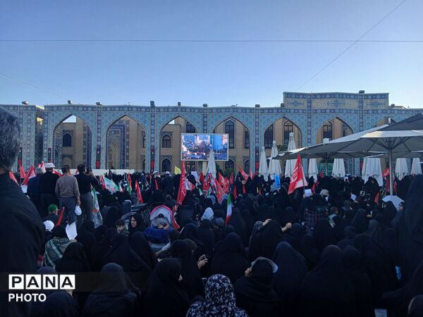 بدرقه باشکوه و میلیونی رهبر شهید در قلب مشهد مقدس