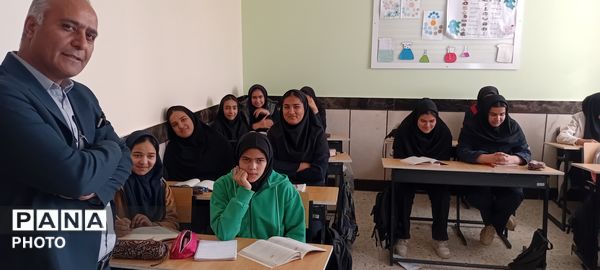 بازدید معاون آموزشی آموزش و پرورش خلیل آباد از دبیرستان مادر مهربان نقاب
