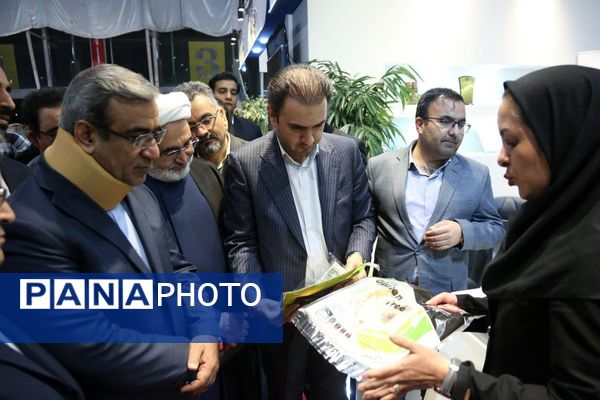 بازدید استاندار خراسان رضوی از دستاوردهای پژوهش و نوآوری در نمایشگاه مشهد
