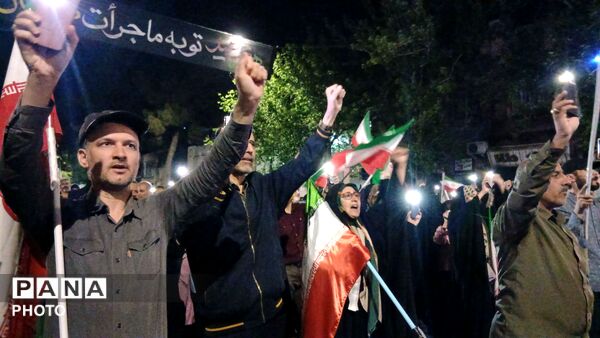 مشت ها بر فراز آسمان نیشابور نمایان شد 