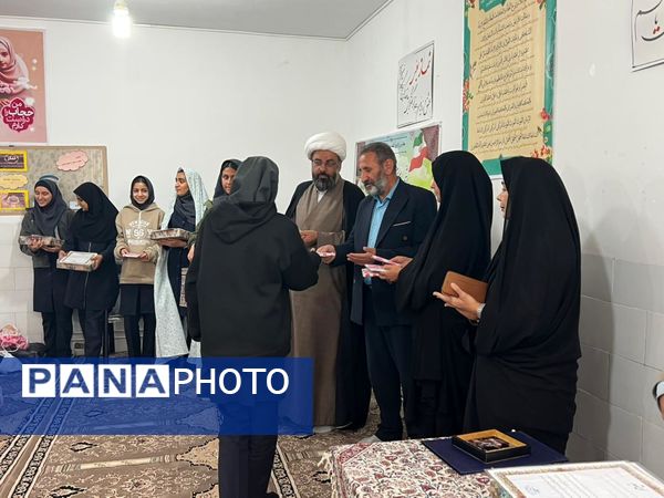 آیین تجلیل از برگزیدگان مسابقات قرآنی، فرهنگی و هنری در خاتم