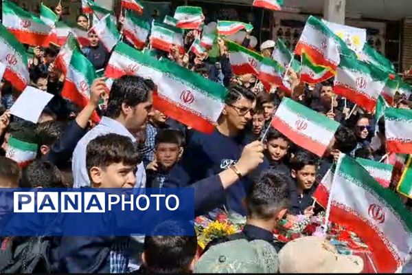 از درس تا دفاع مقدس،دانش آموزان پای کار یاد شهدا با طنین صدای زنگ مقاومت و ایثار 