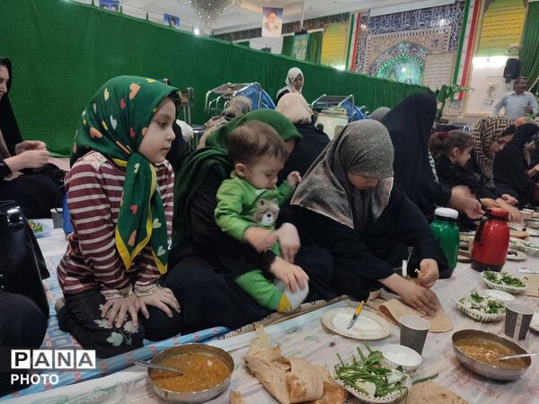 قرائت قرآن، نماز جماعت و افطار در مسجد خاتم پیامبران 