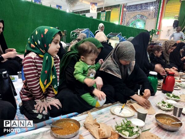 قرائت قرآن، نماز جماعت و افطار در مسجد خاتم پیامبران 