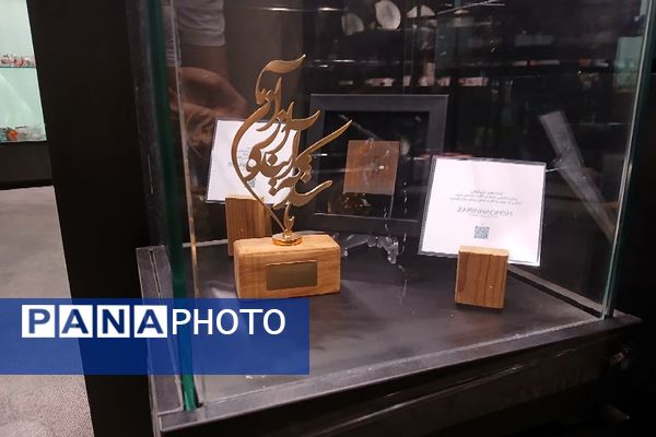 بازدید دانش آموزان ناحیه دو شهرری از نمایشگاه صنایع دستی برج میلاد 