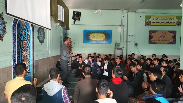 زیارت عاشورا در دبیرستان شاهد ابوذر غفاری 