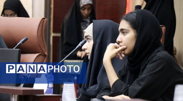 نشست ادبیات آیینی در دلیجان